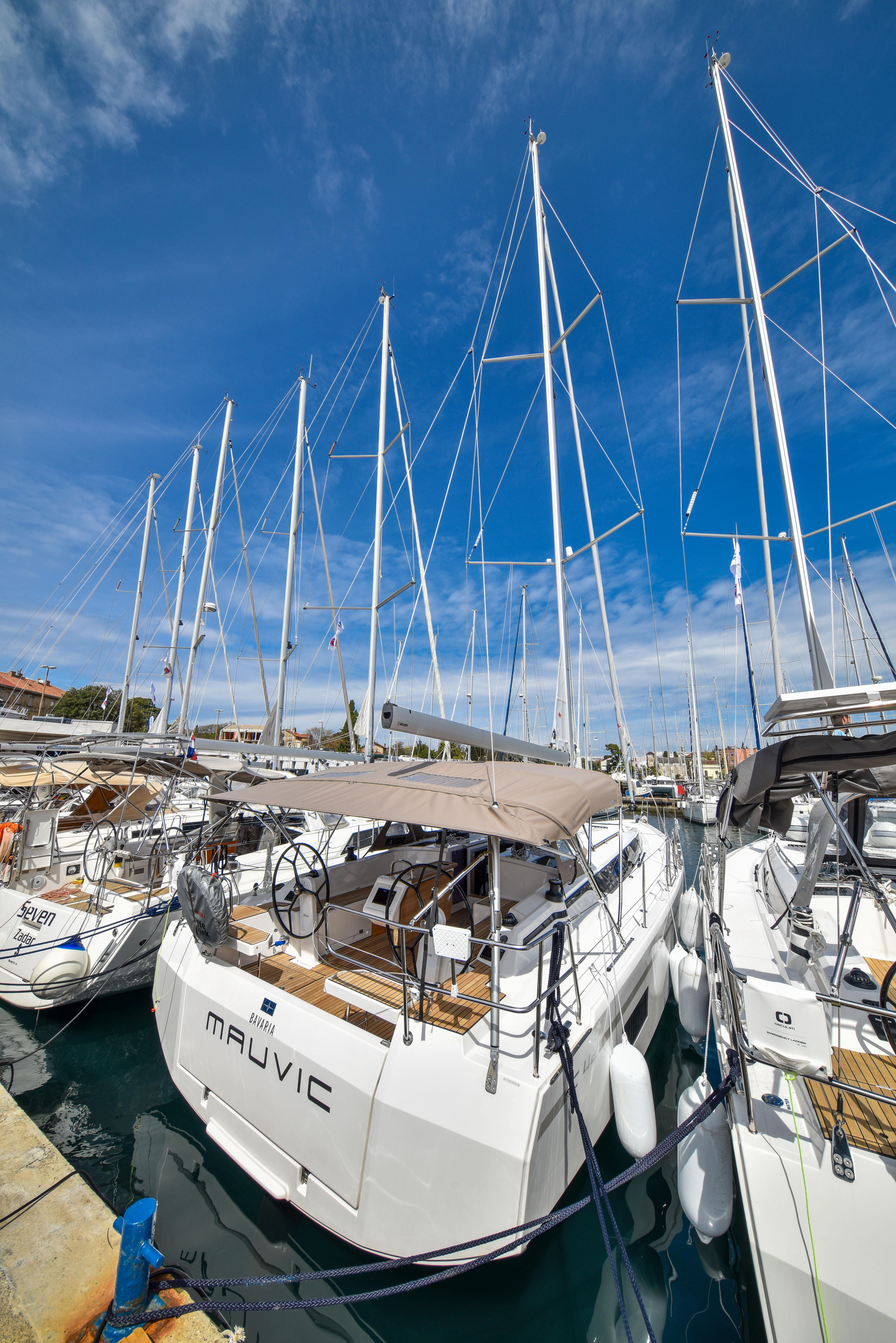 Bavaria C42 — photo 45