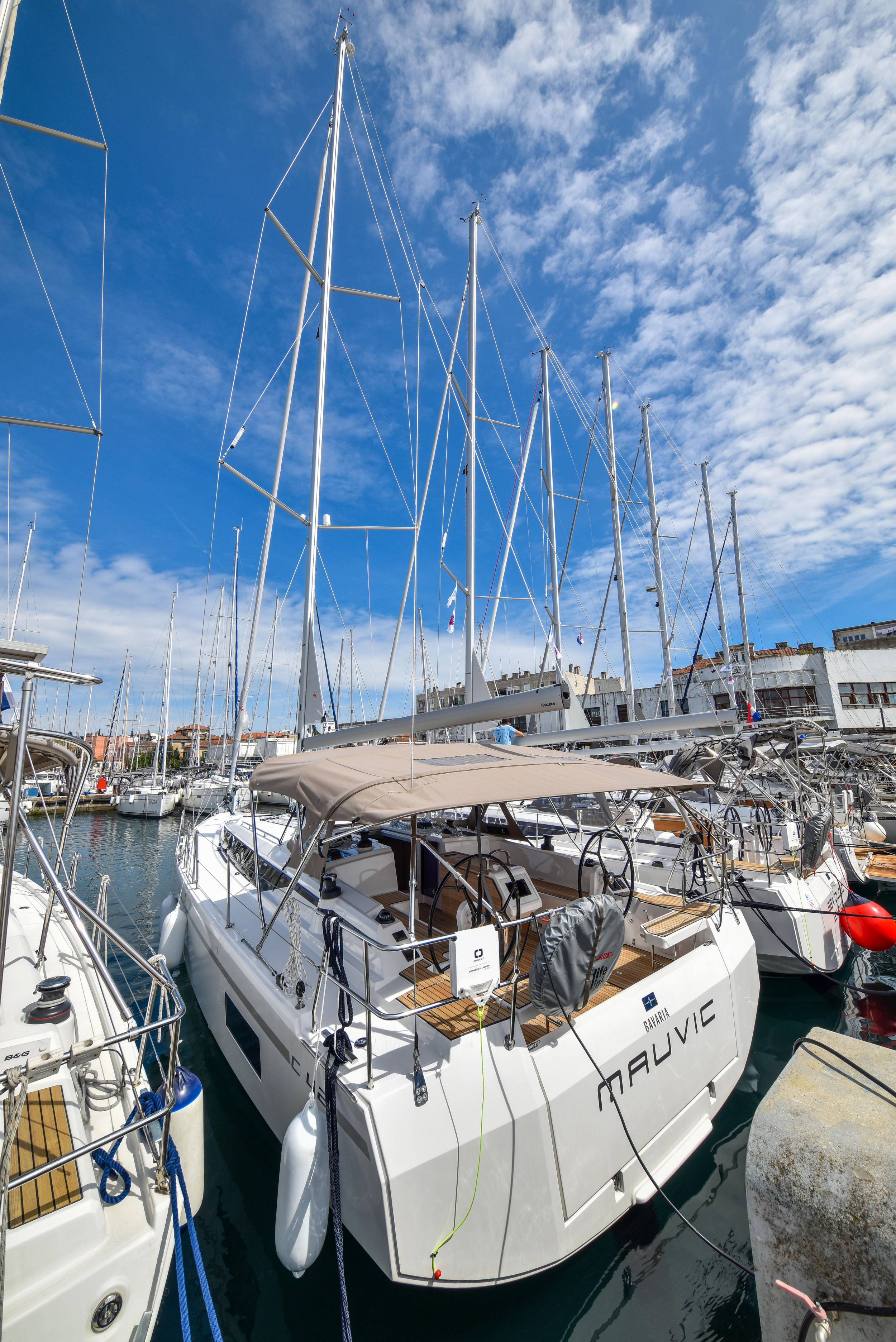 Bavaria C42 — photo 9