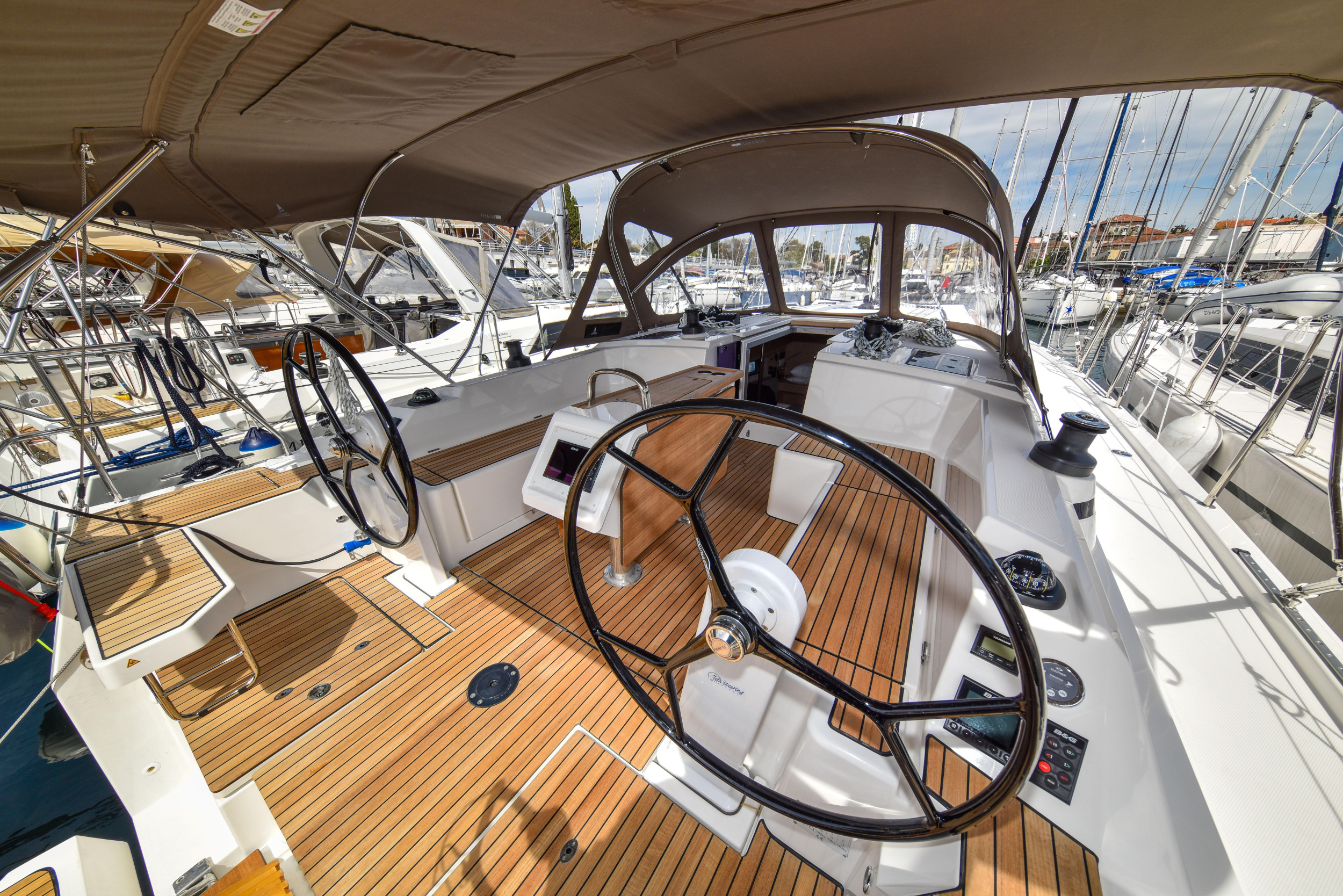 Bavaria C42 — photo 27