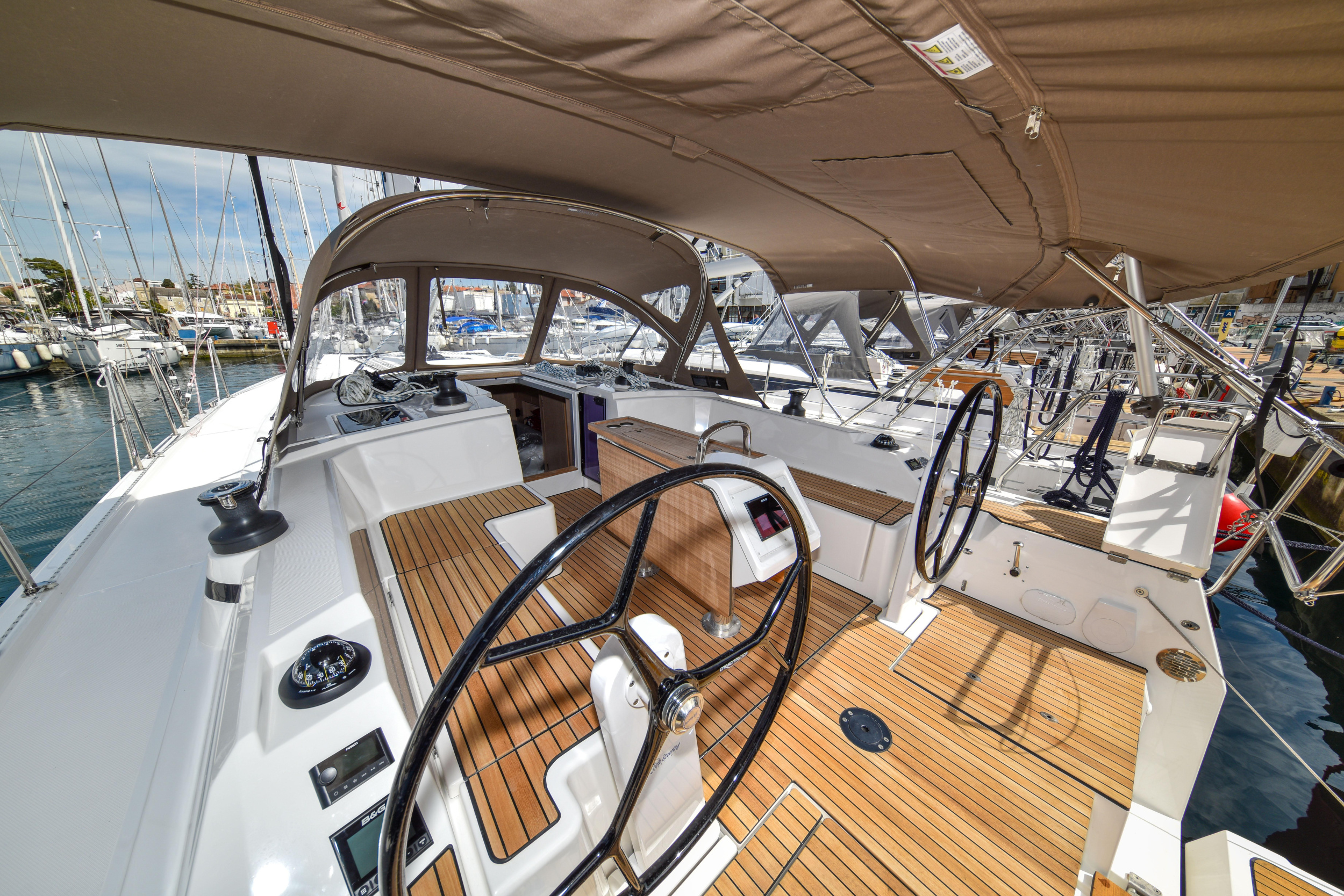 Bavaria C42 — photo 26