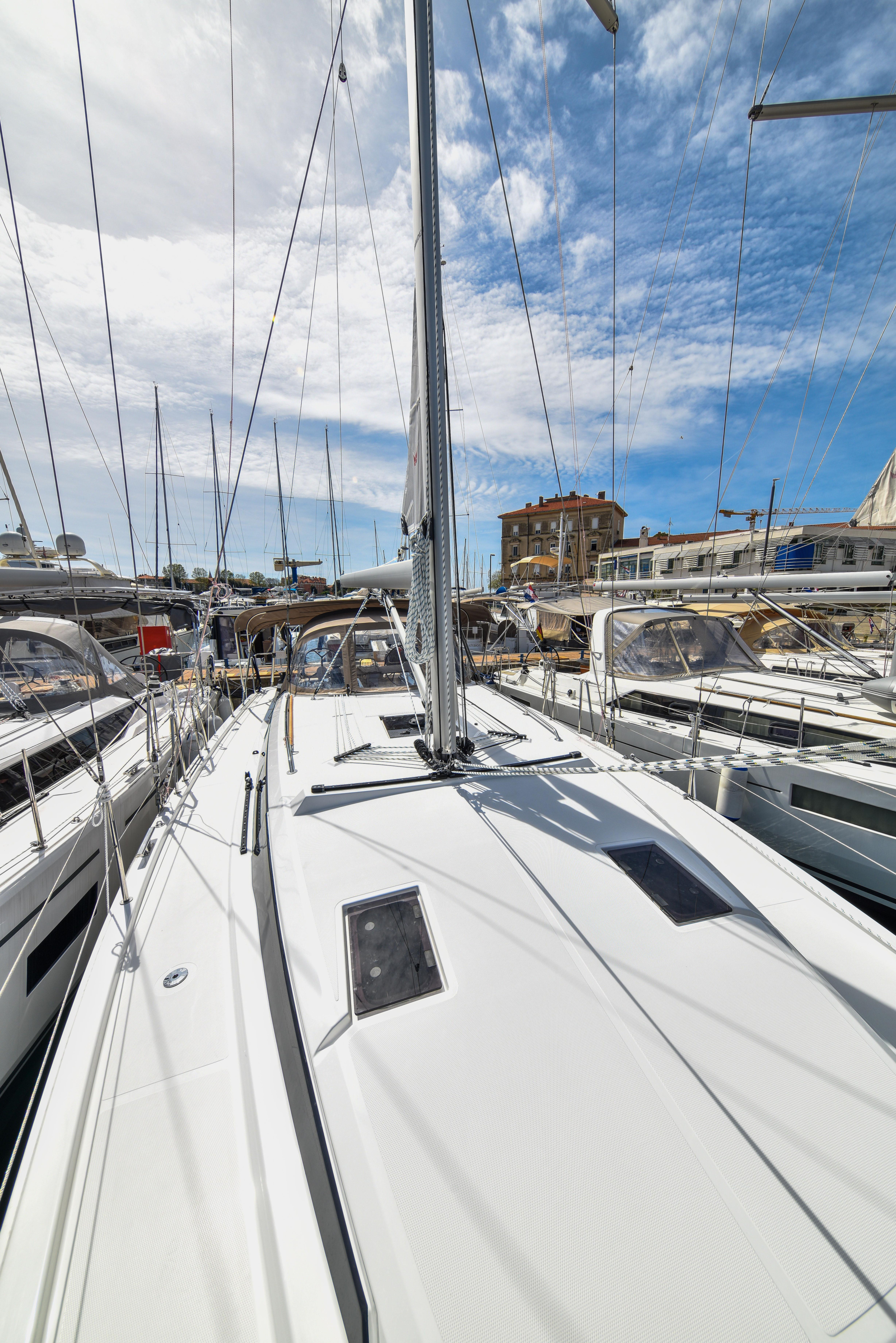 Bavaria C42 — photo 19