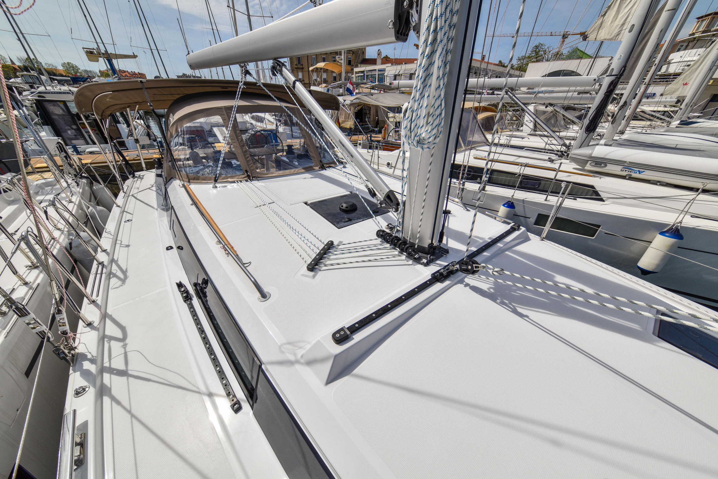 Bavaria C42 — photo 49