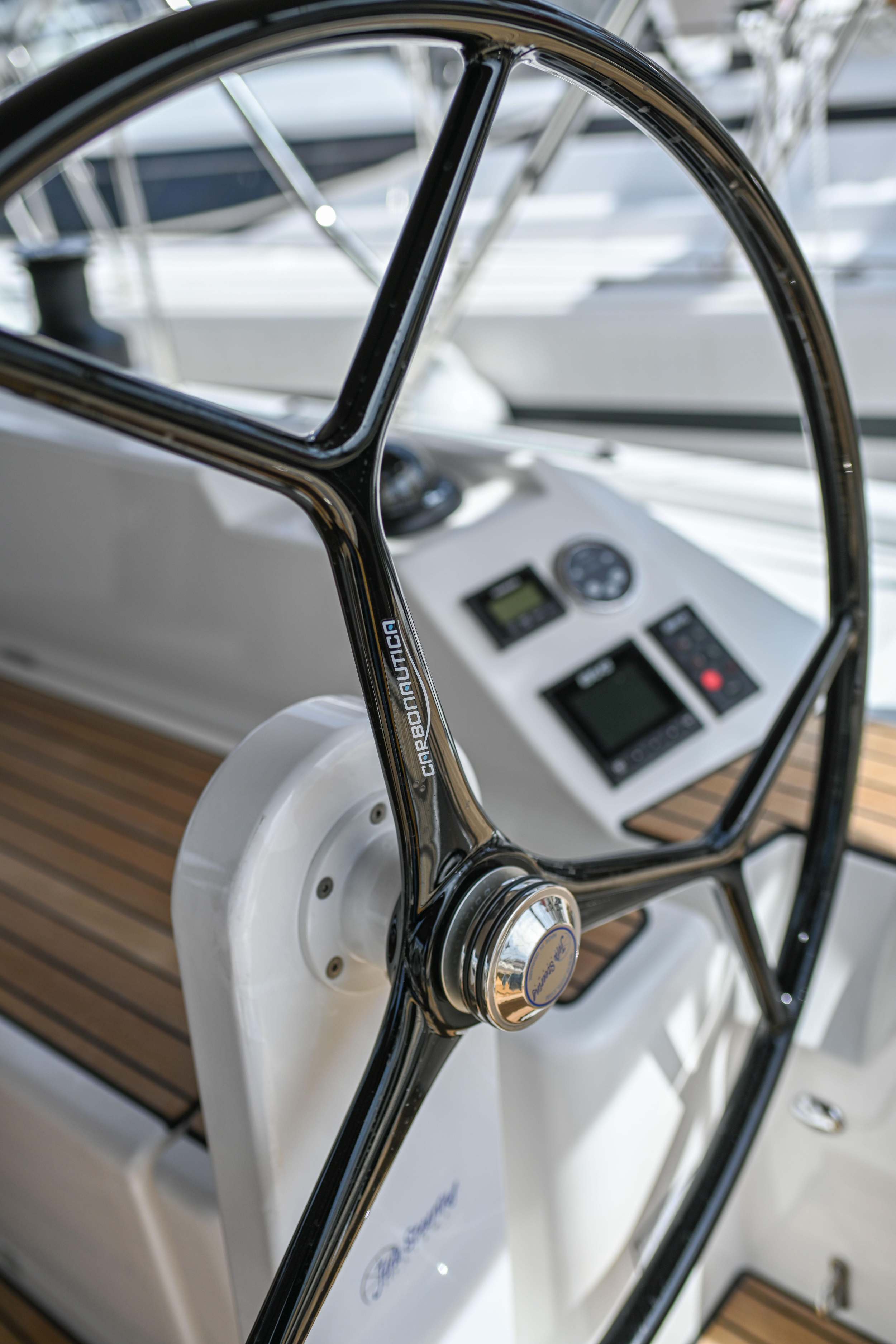 Bavaria C42 — photo 39