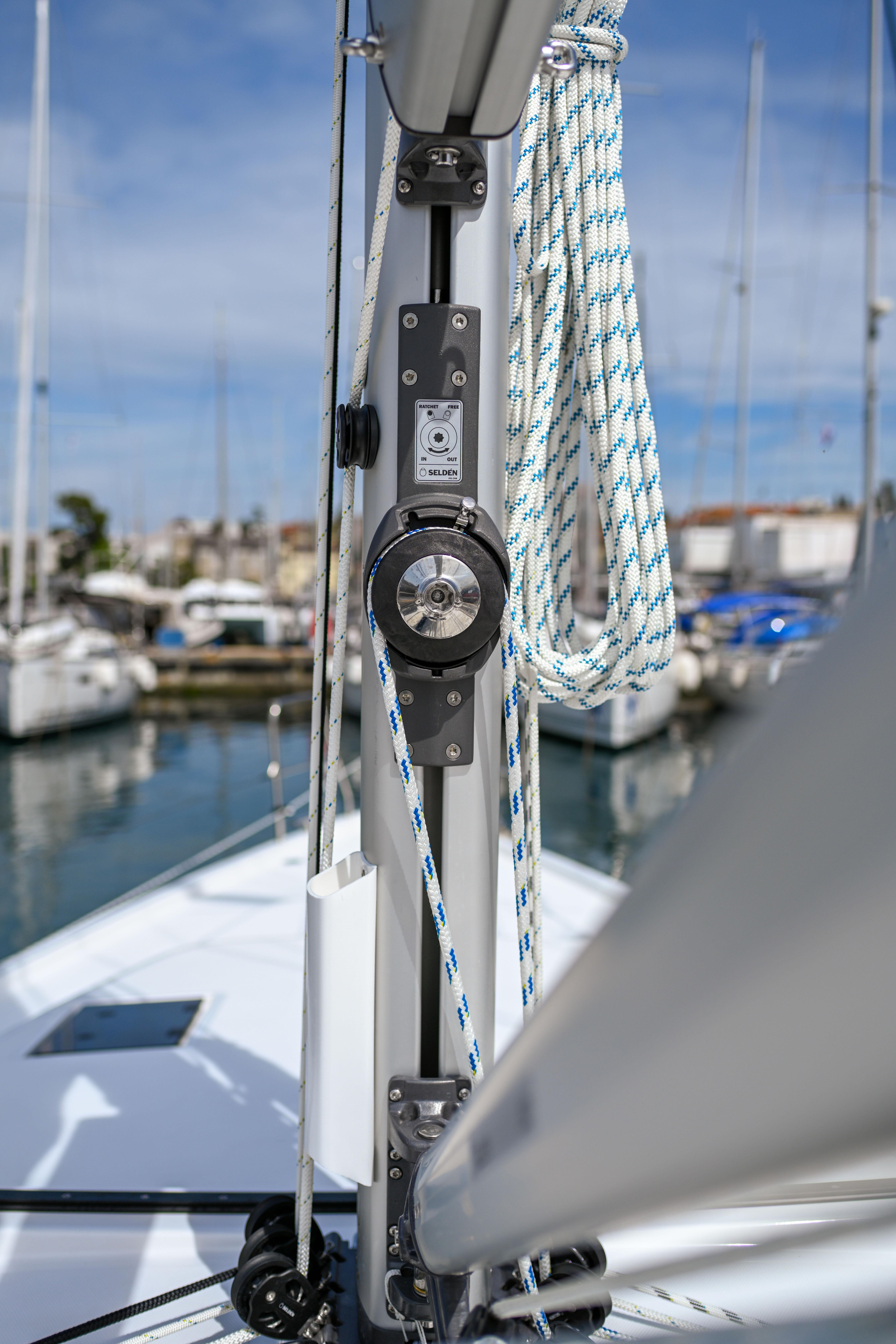 Bavaria C42 — photo 2
