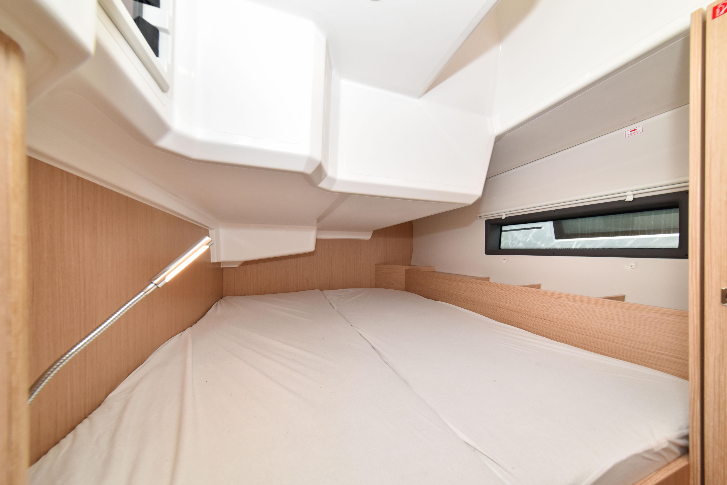 Bavaria C42 — photo 36