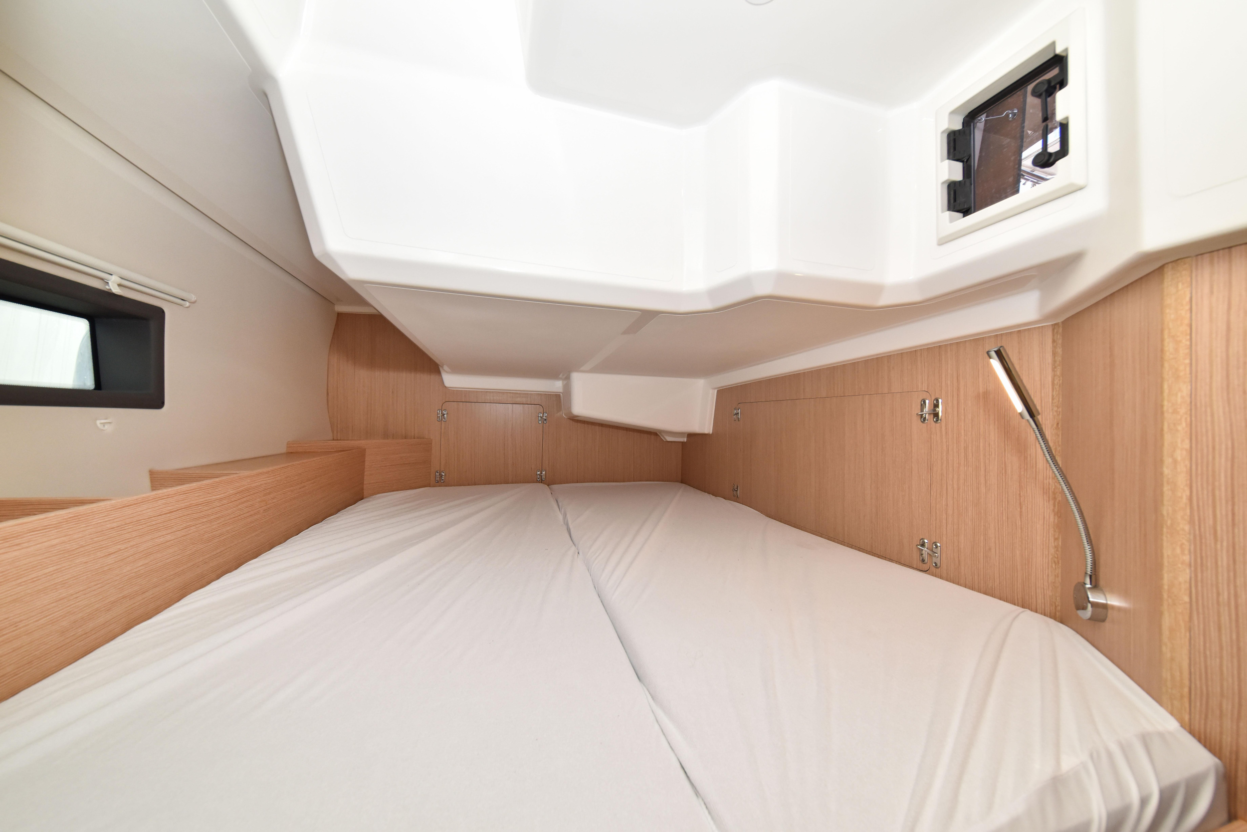 Bavaria C42 — photo 18