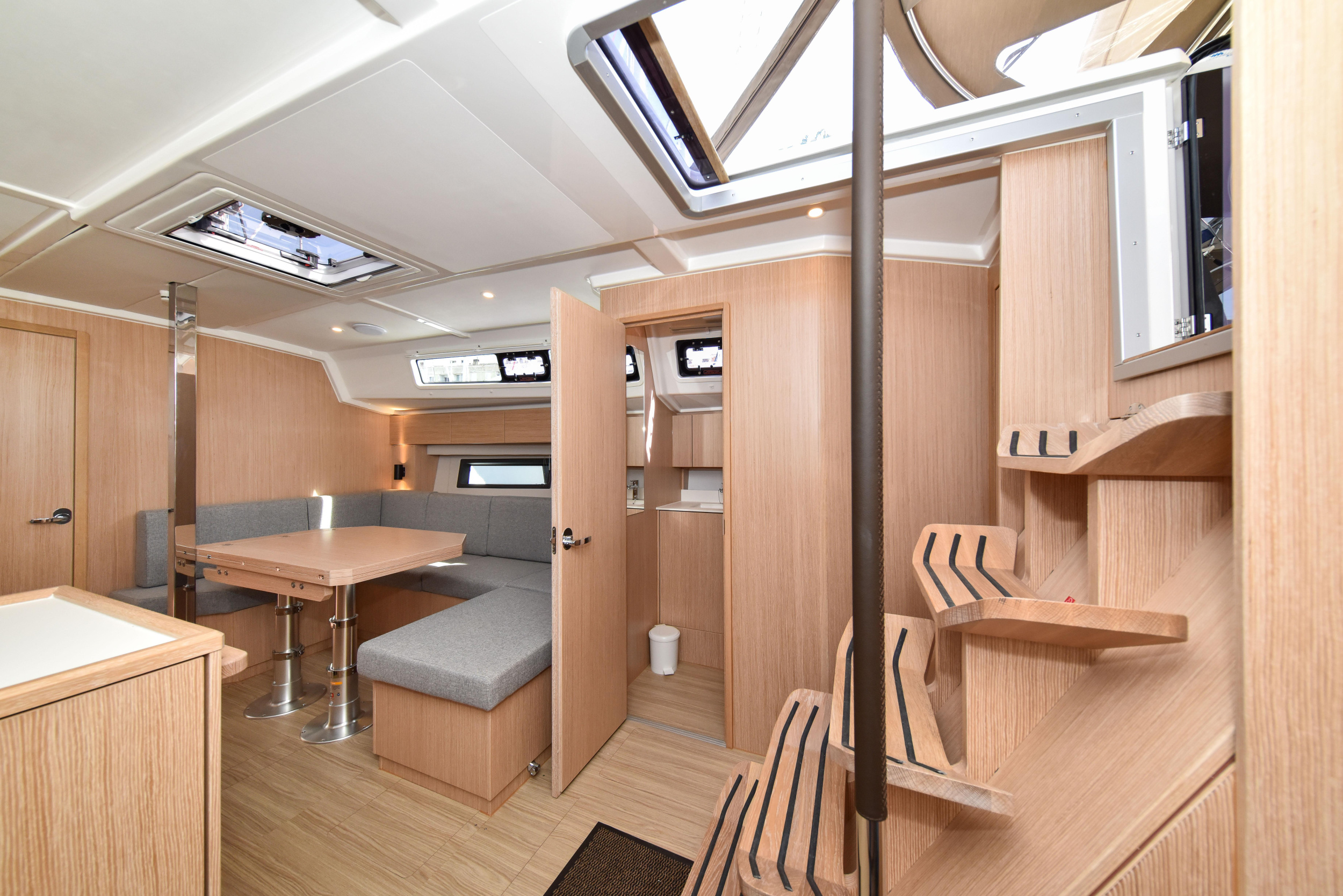 Bavaria C42 — photo 46