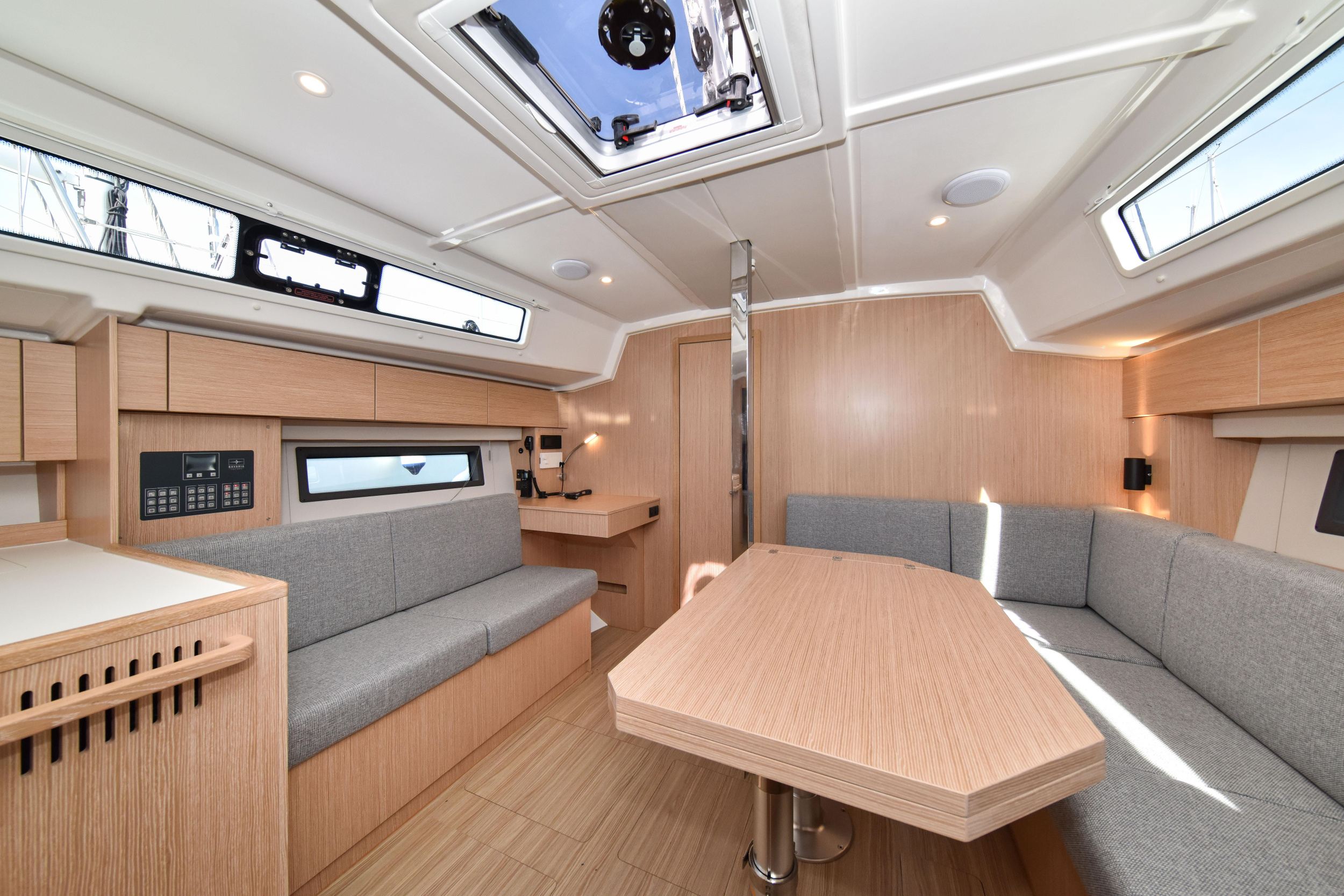 Bavaria C42 — photo 34