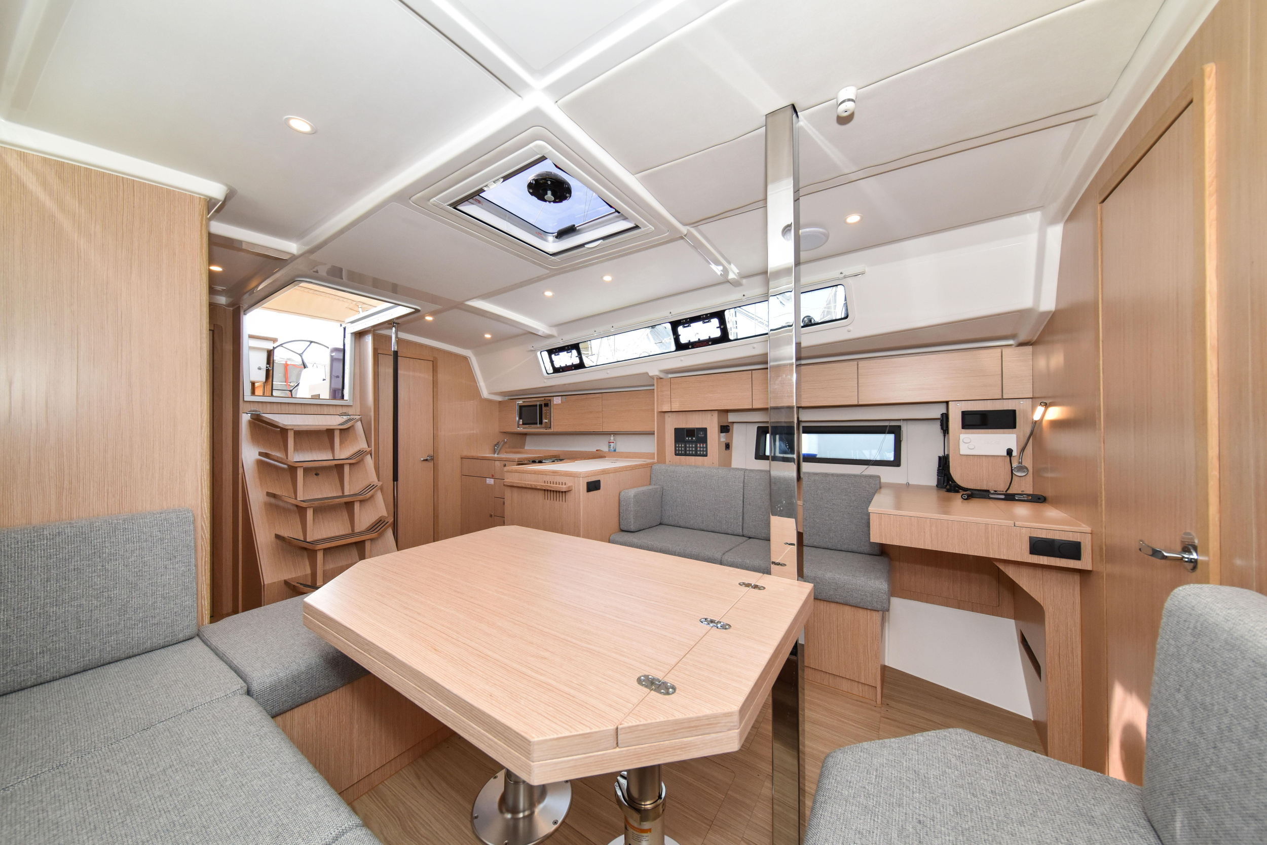 Bavaria C42 — photo 4