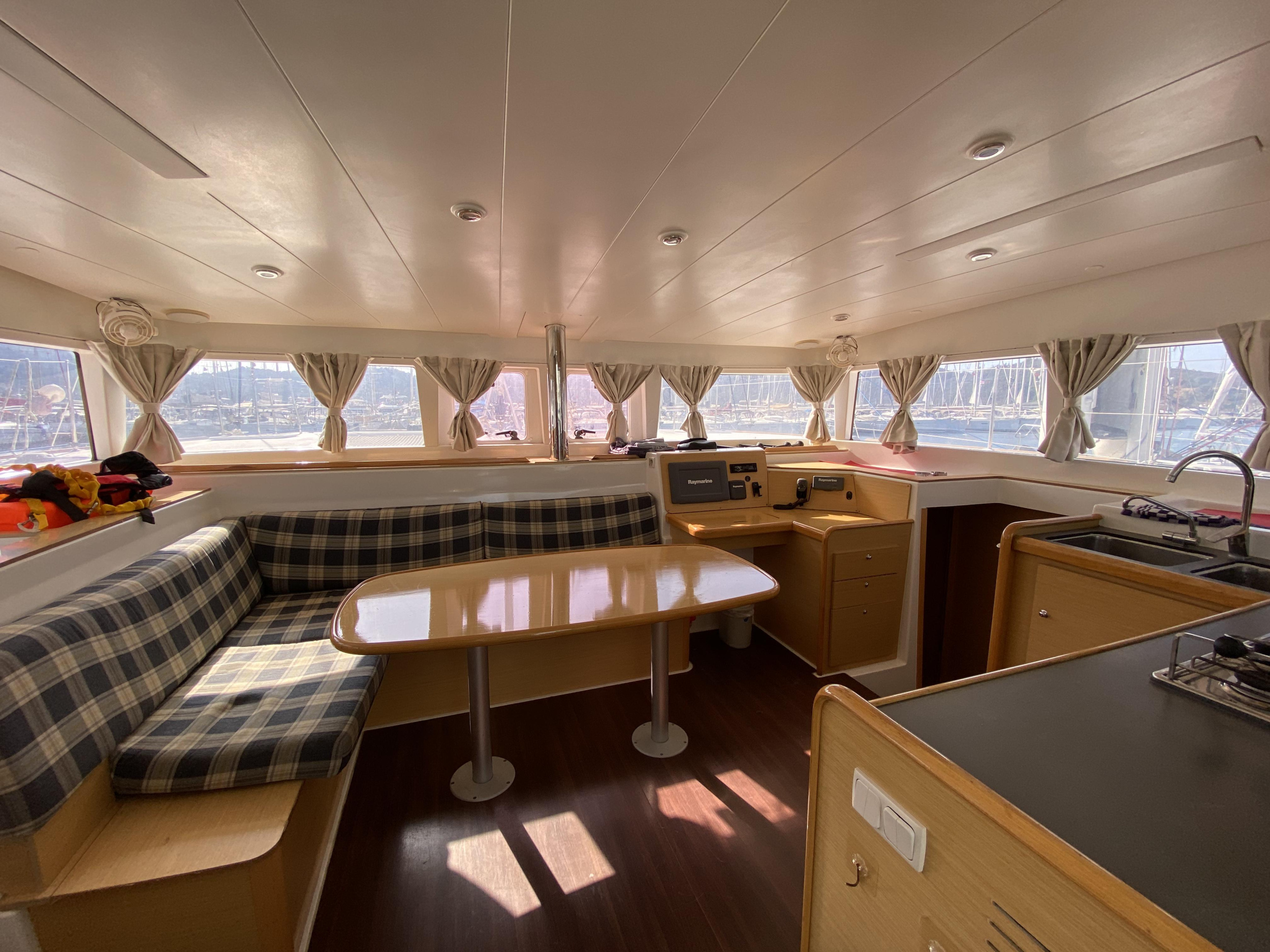 Lagoon 400 — photo 18