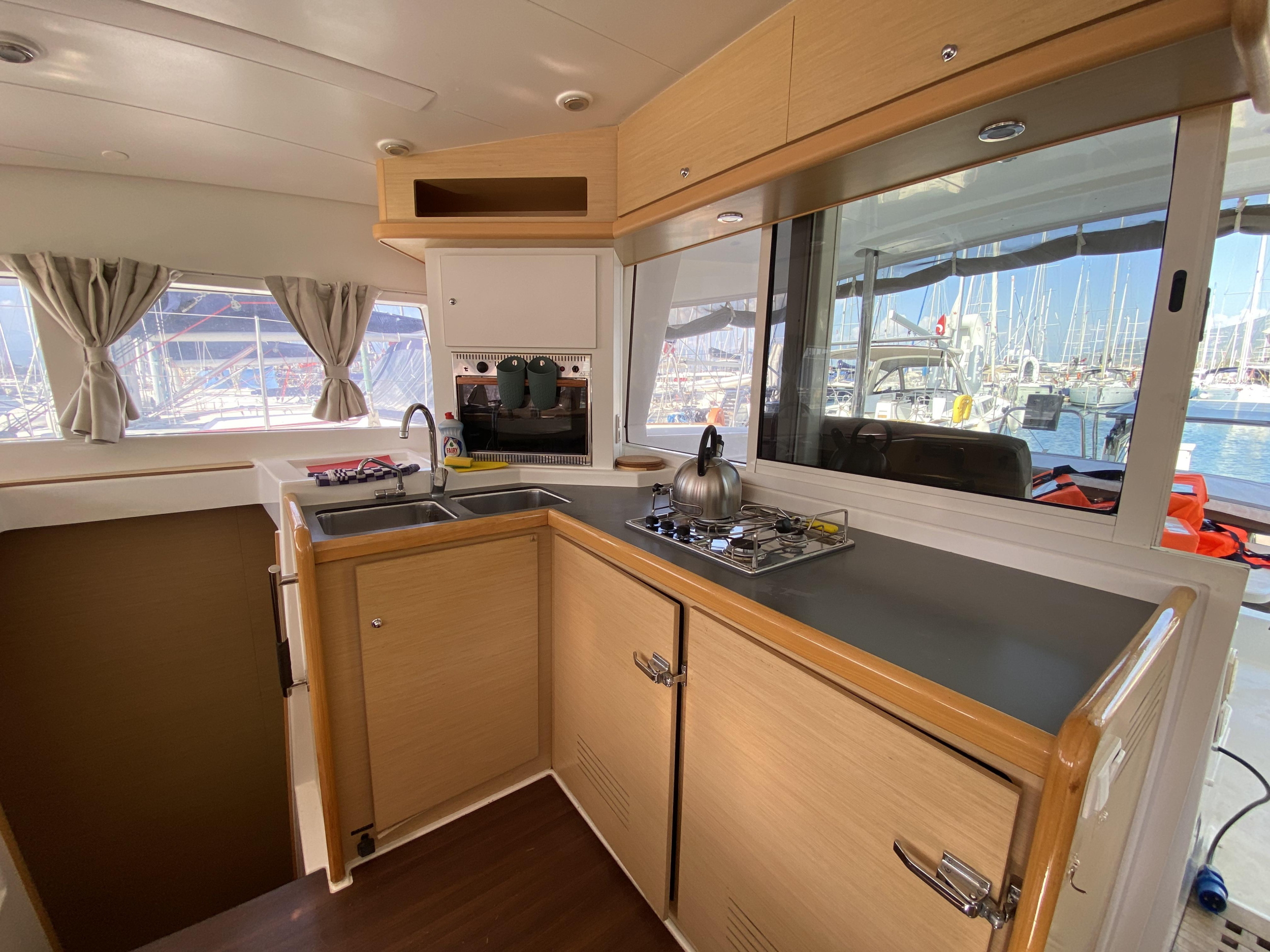 Lagoon 400 — photo 20