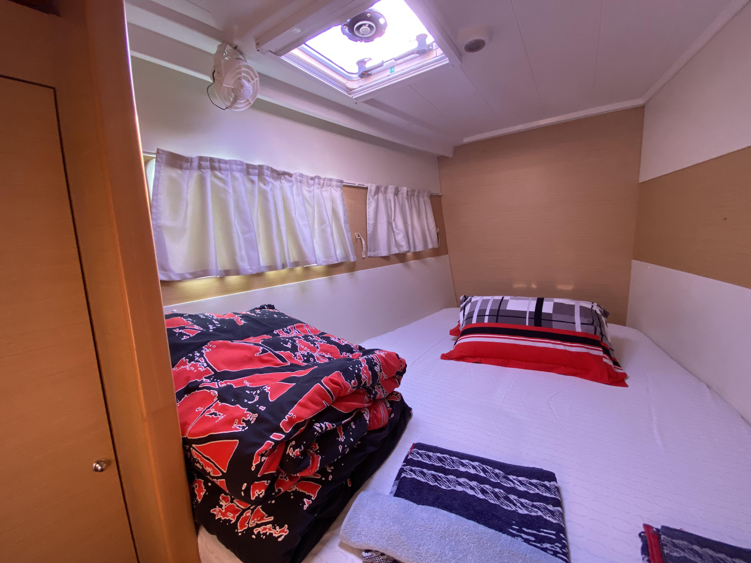 Lagoon 400 — photo 11