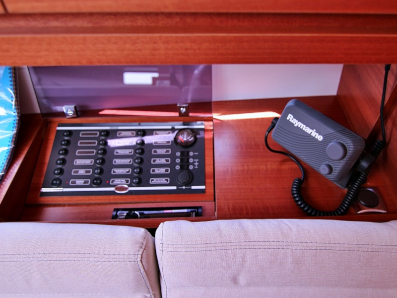 DUFOUR 382 BT — photo 3