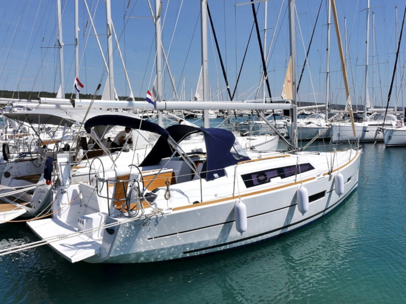 DUFOUR 382 BT — photo 14