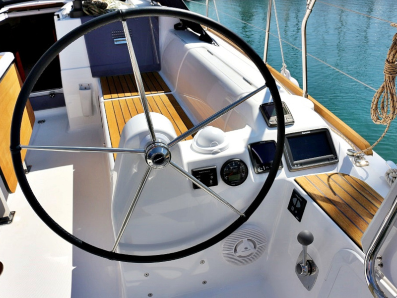 DUFOUR 382 BT — photo 8