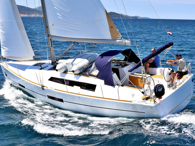 DUFOUR 382 BT — photo 1