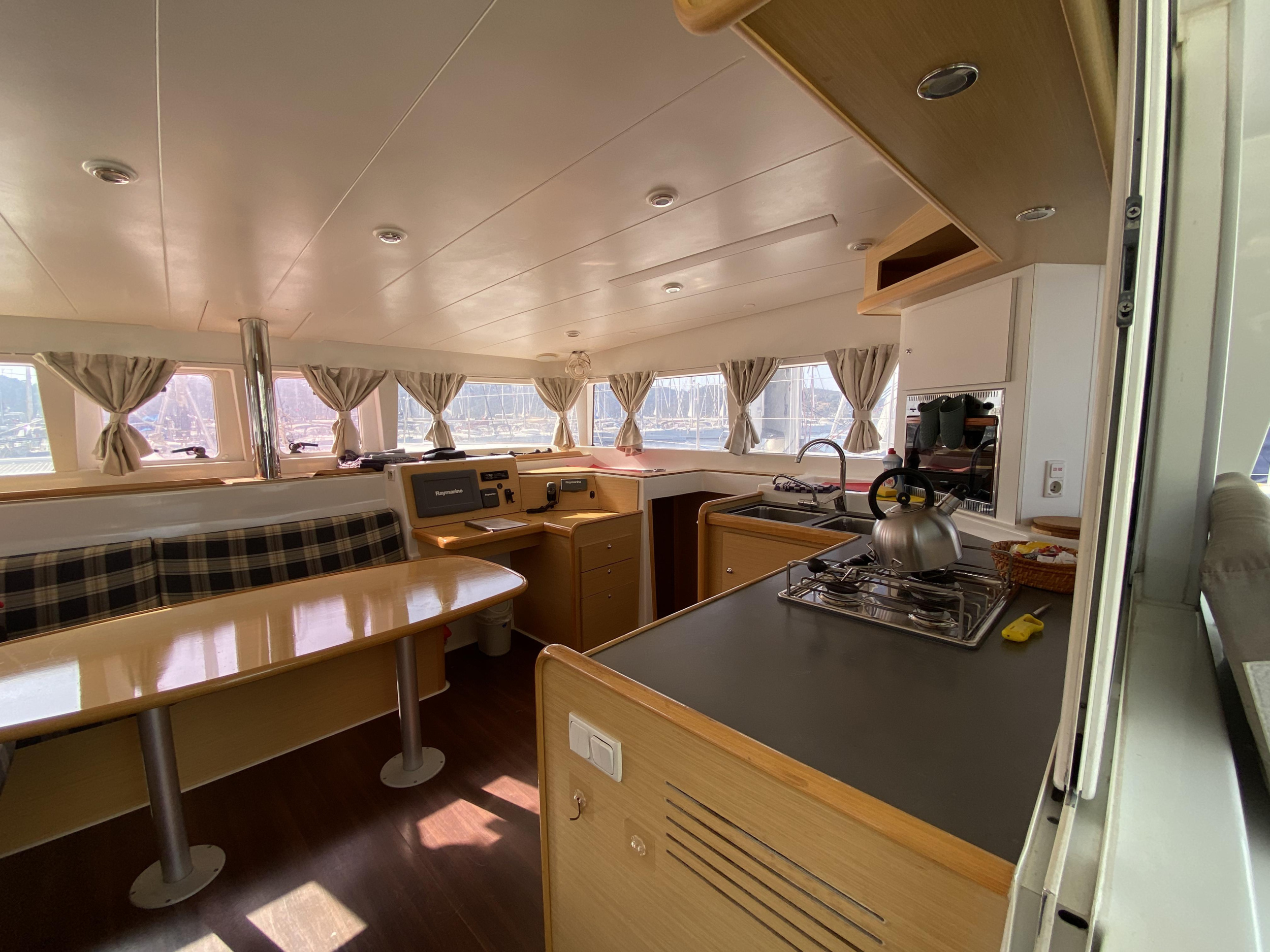 Lagoon 400 — photo 7