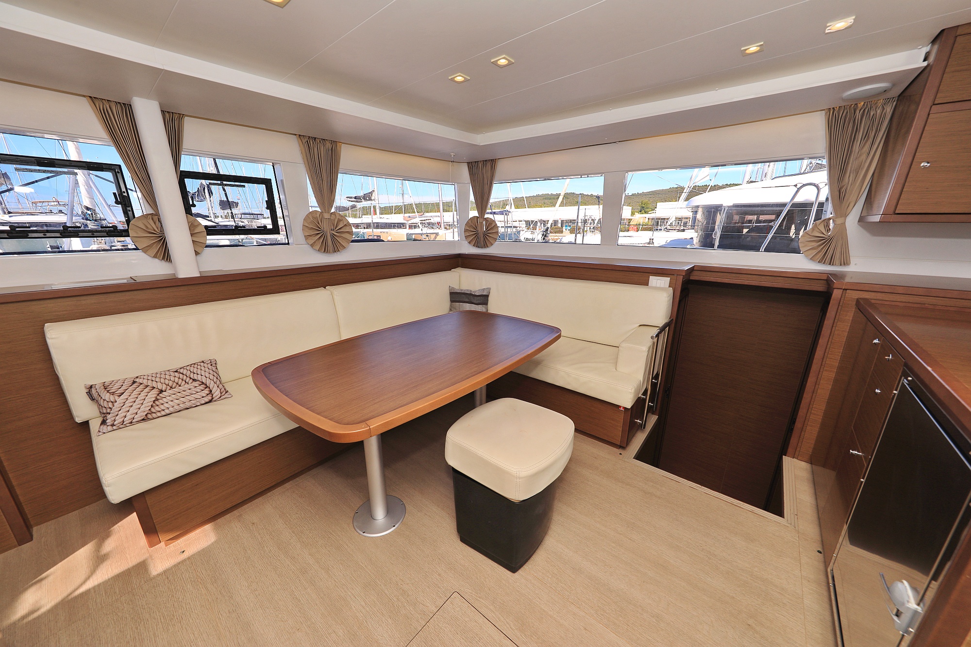 Lagoon 450 F — photo 10