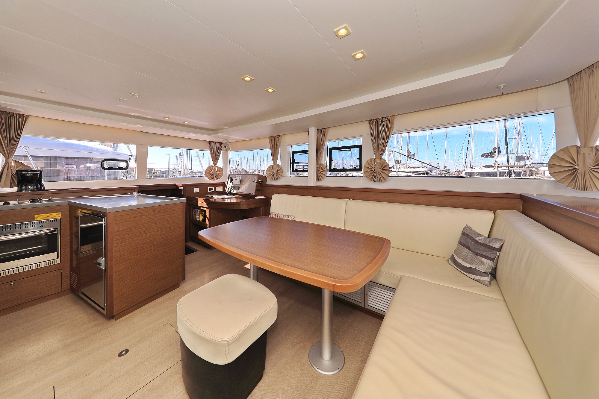 Lagoon 450 F — photo 14
