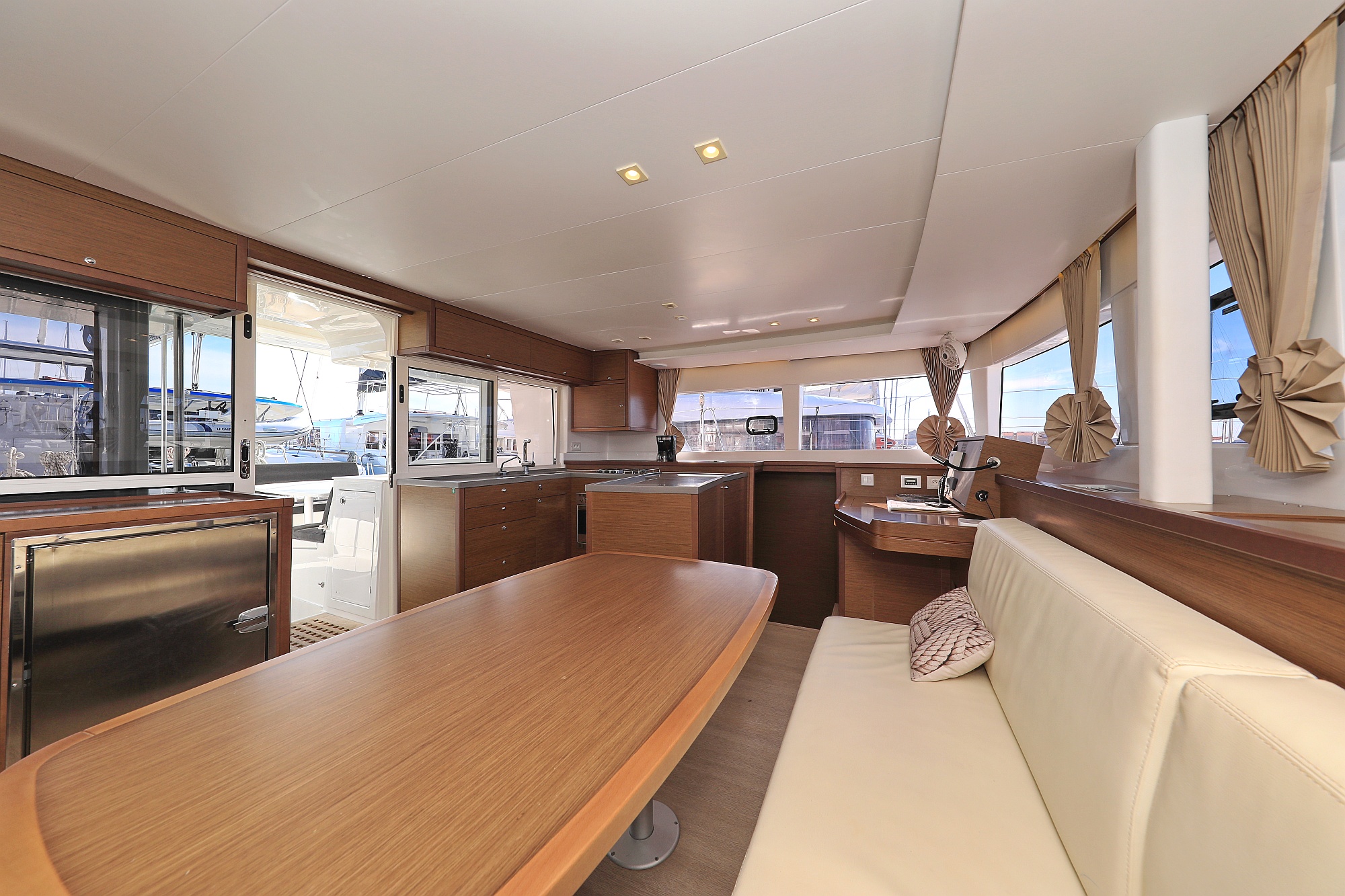 Lagoon 450 F — photo 33