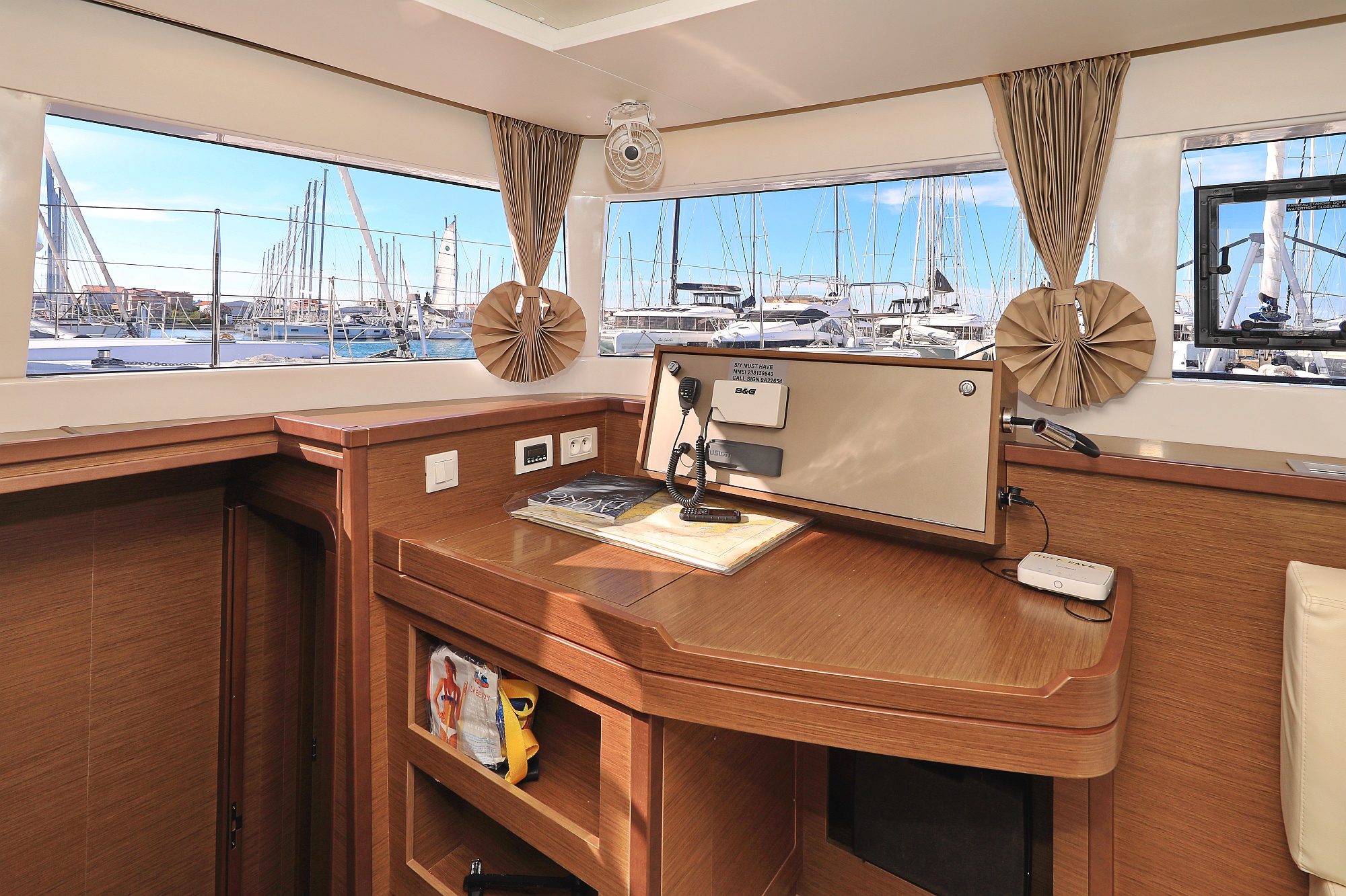 Lagoon 450 F — photo 41