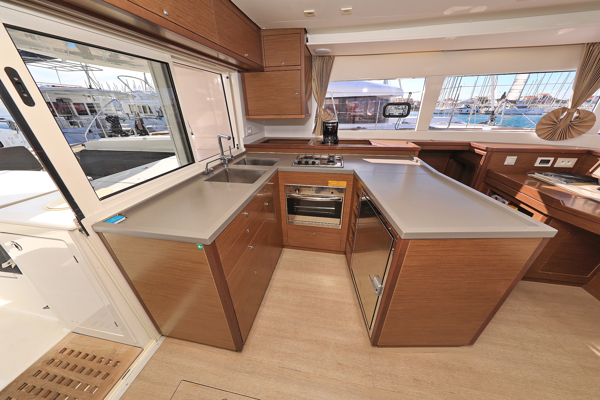 Lagoon 450 F — photo 35
