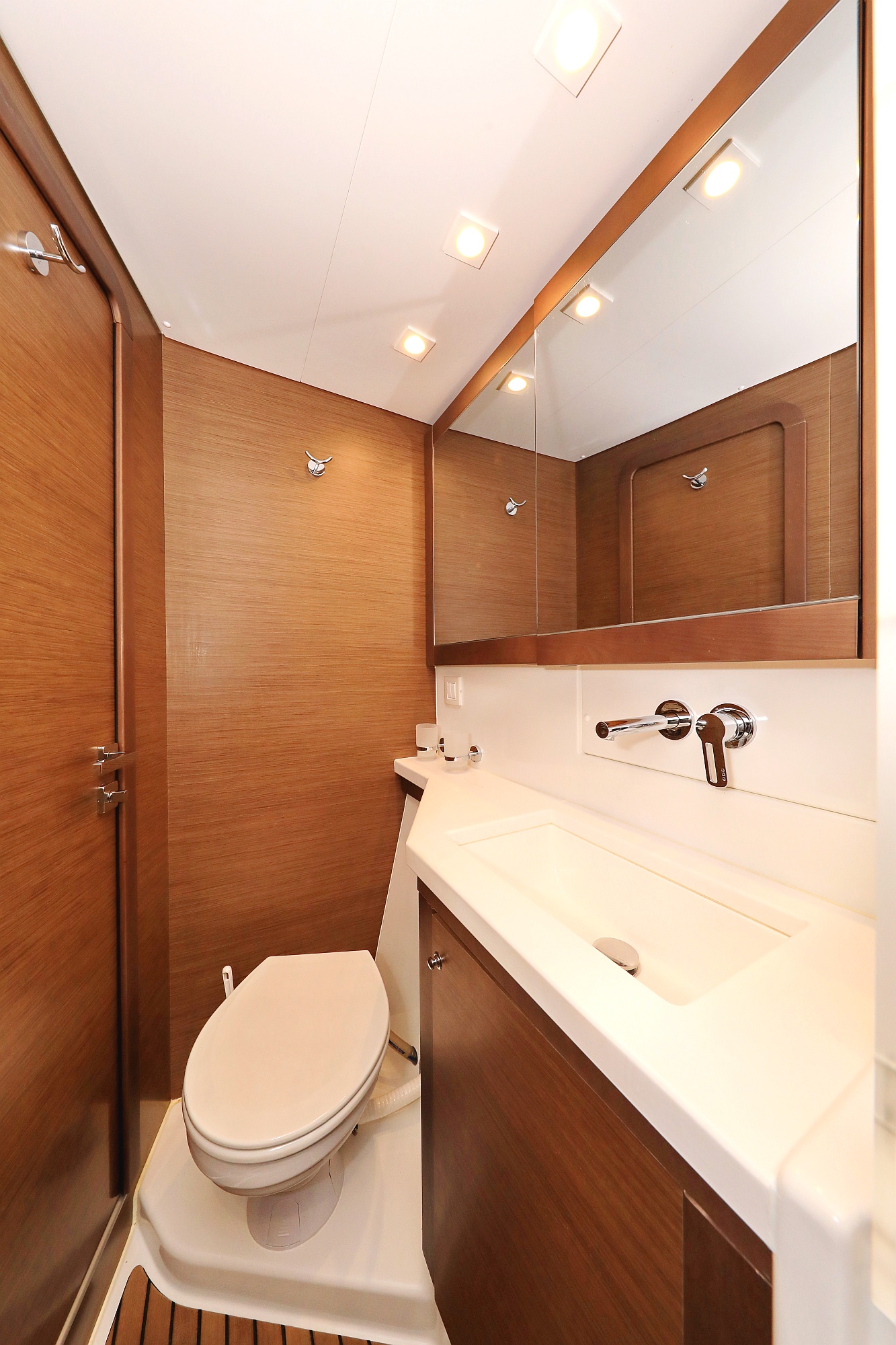 Lagoon 450 F — photo 19