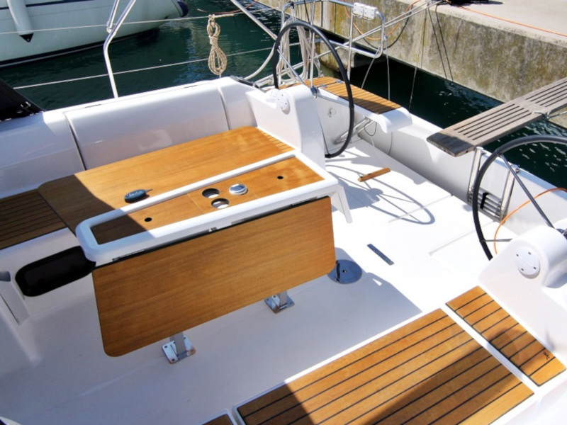 DUFOUR 382 BT — photo 5