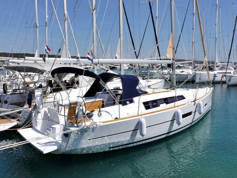 DUFOUR 382 BT — photo 8