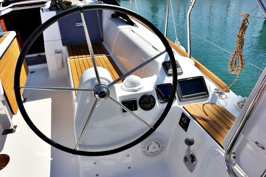 DUFOUR 382 BT — photo 12