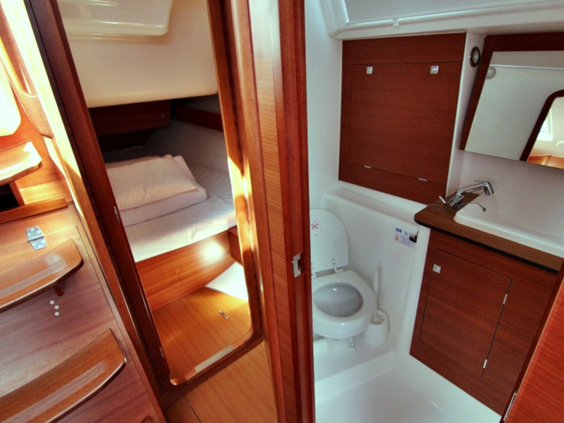 DUFOUR 382 BT — photo 13