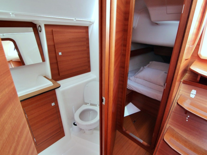 DUFOUR 382 BT — photo 14