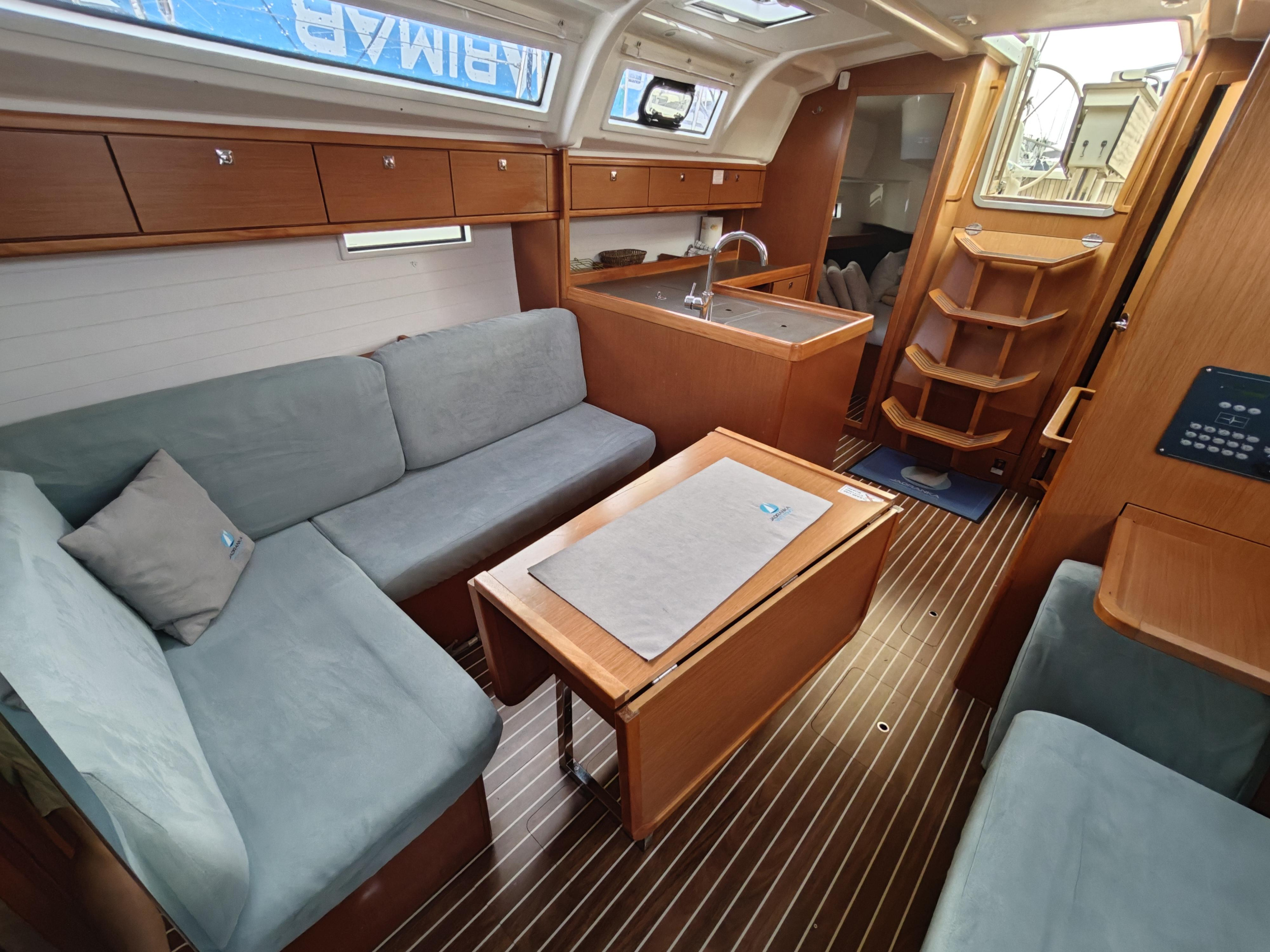 Bavaria Cruiser 37 — photo 24