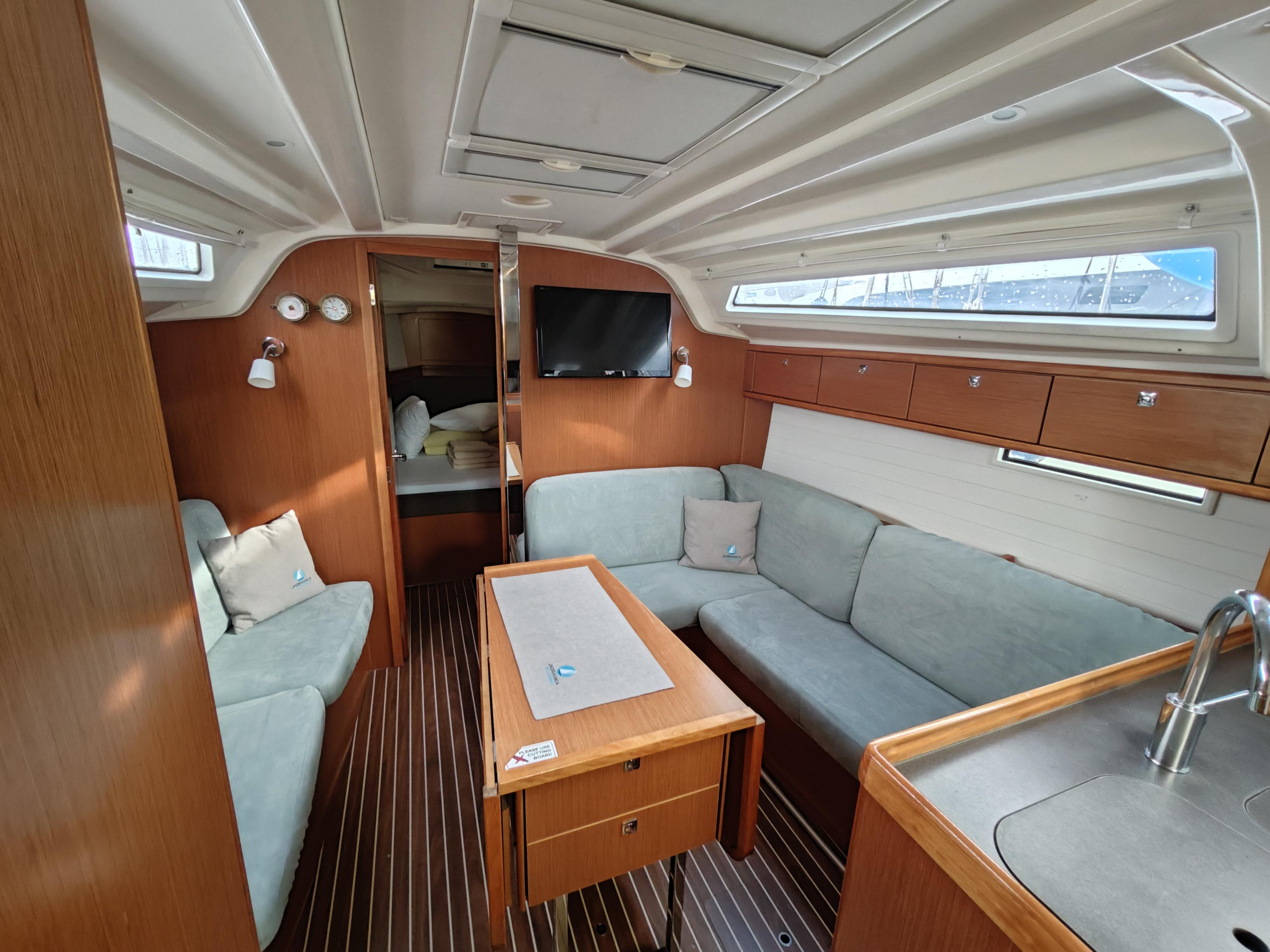 Bavaria Cruiser 37 — photo 6