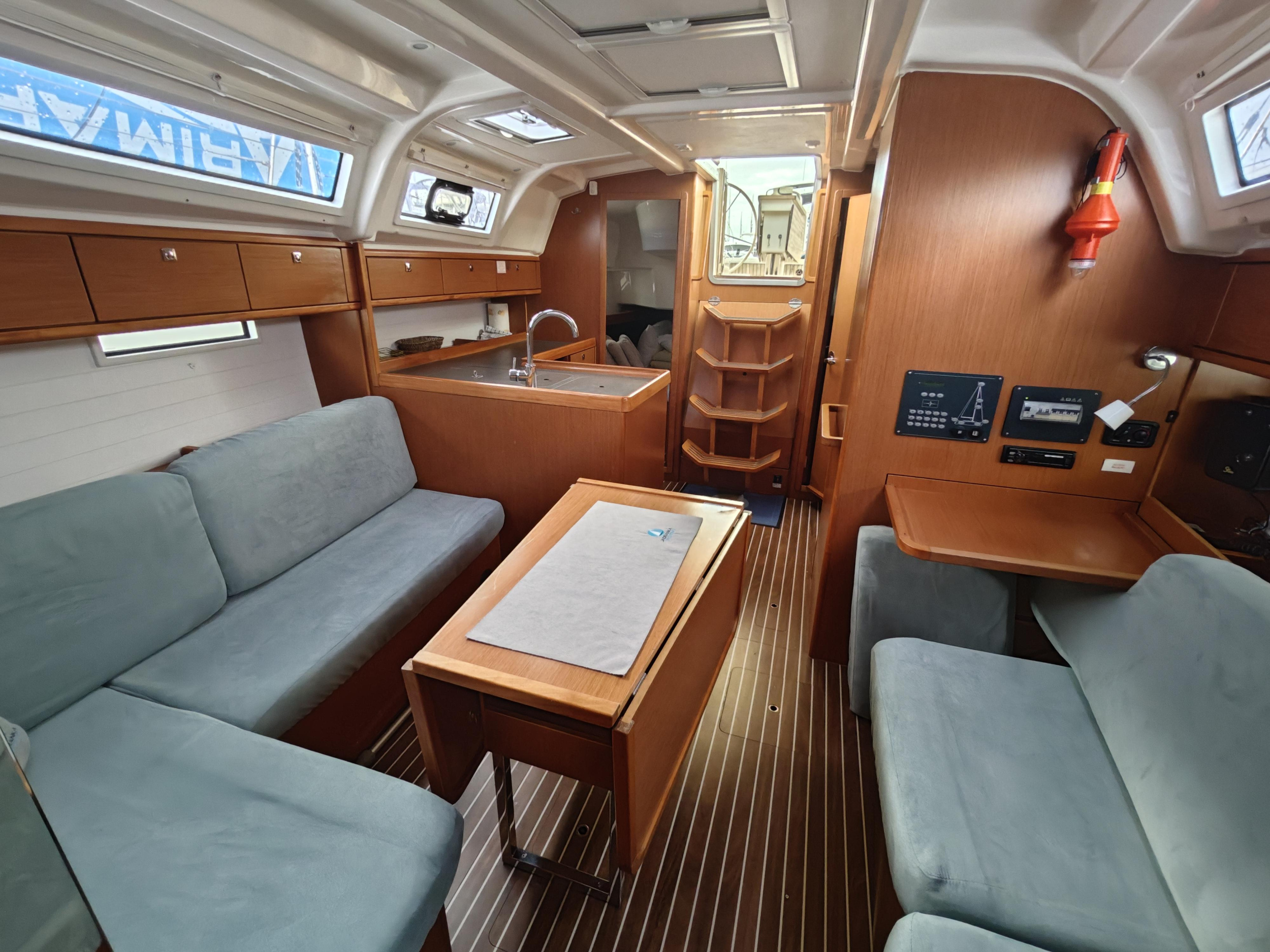 Bavaria Cruiser 37 — photo 23