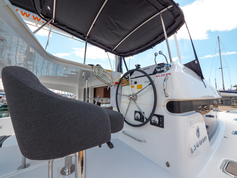 Lagoon 40 — photo 22