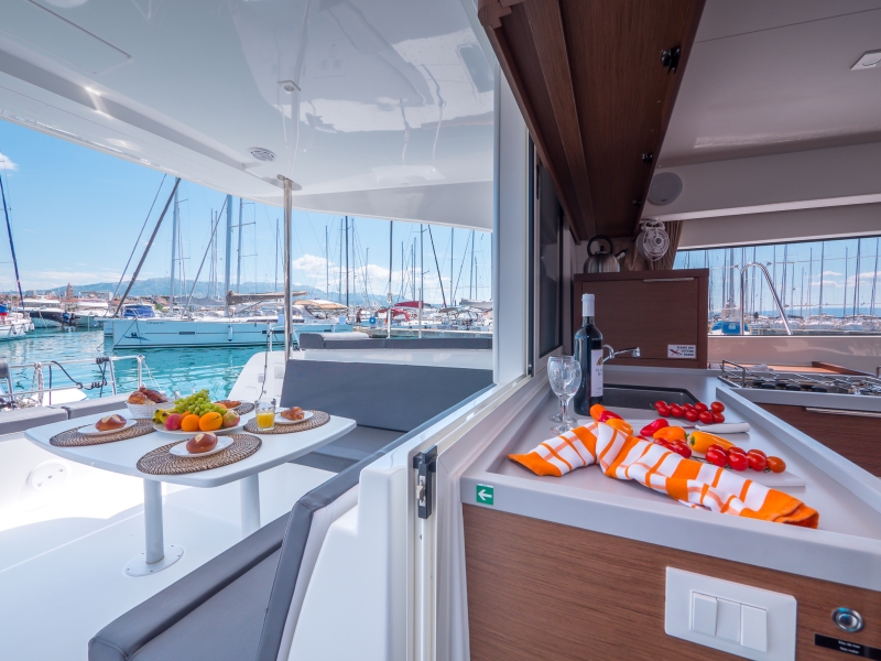 Lagoon 40 — photo 25