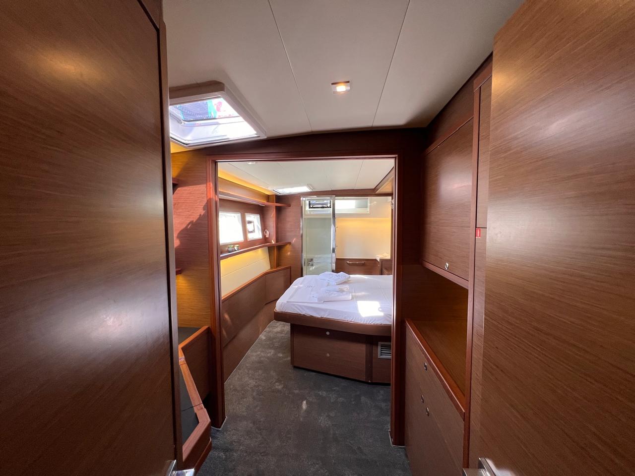 Lagoon 52F — photo 11