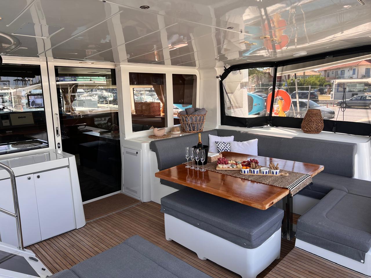 Lagoon 52F — photo 10