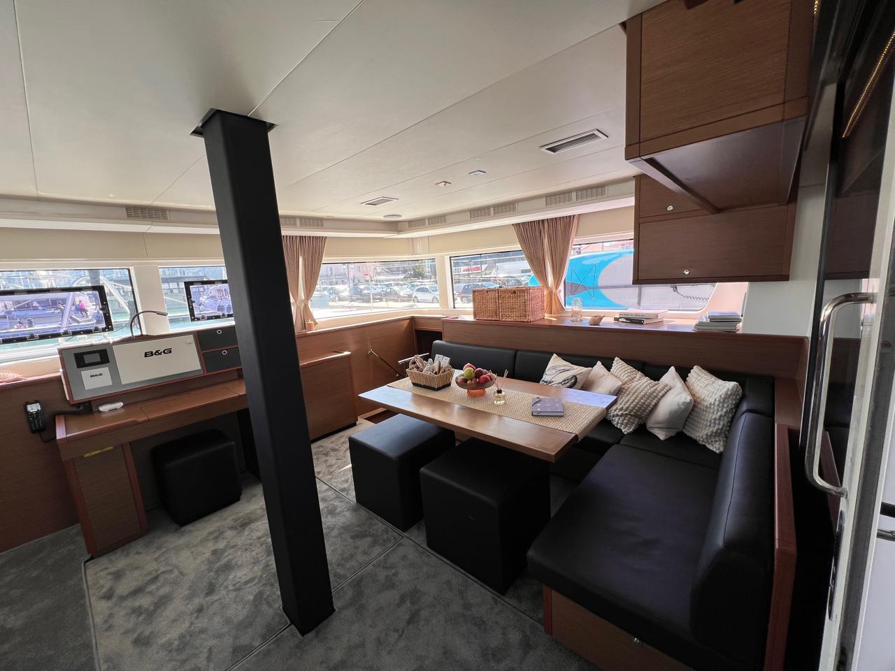 Lagoon 52F — photo 17