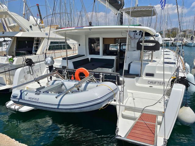 Lagoon 40 — photo 1