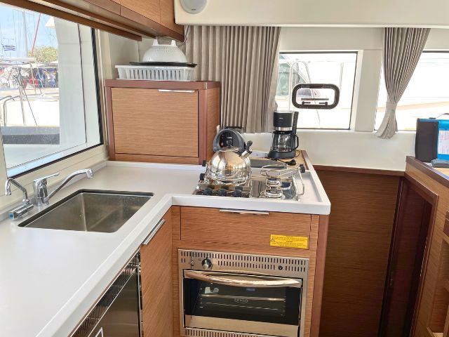 Lagoon 40 — photo 3