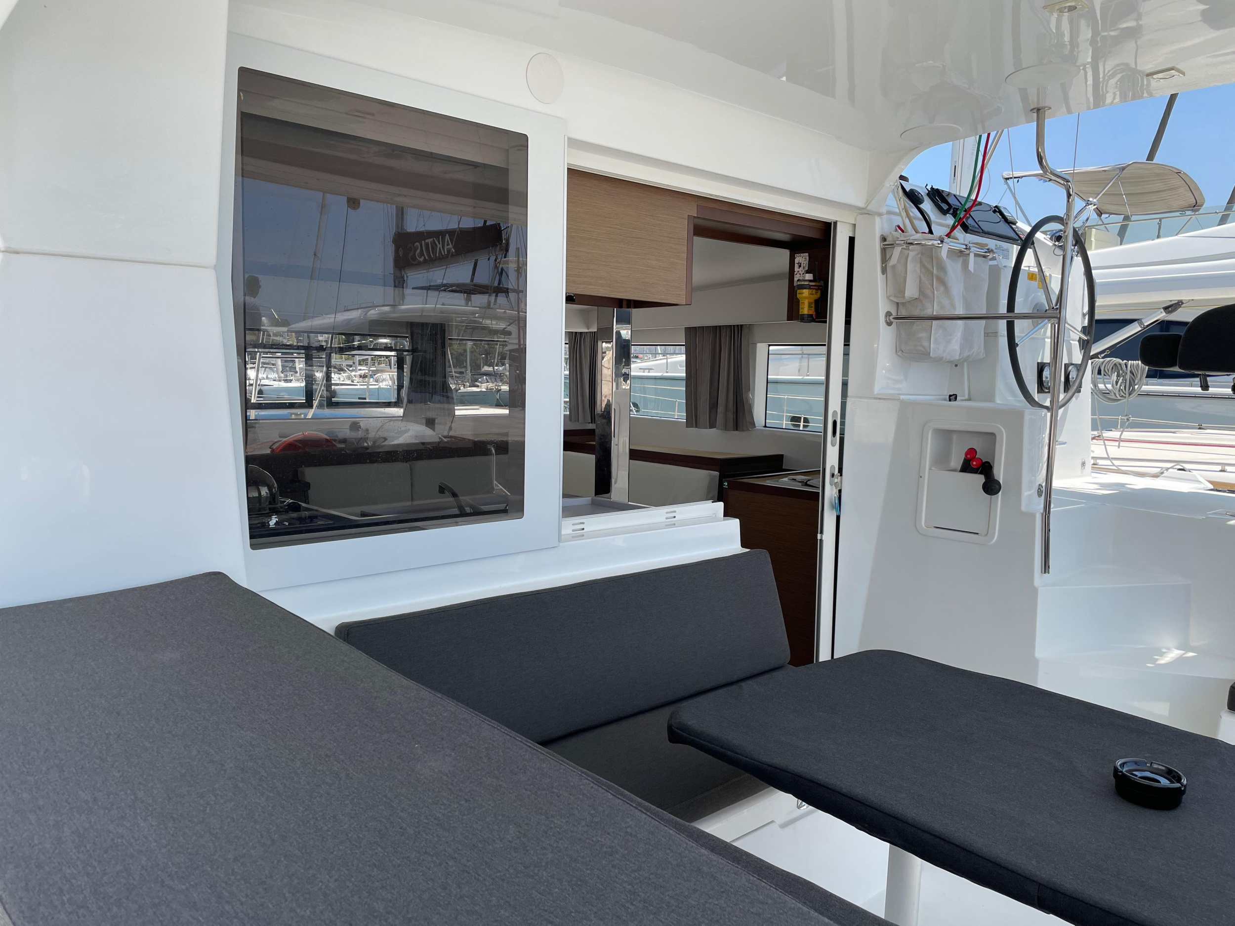 Lagoon 40 — photo 12