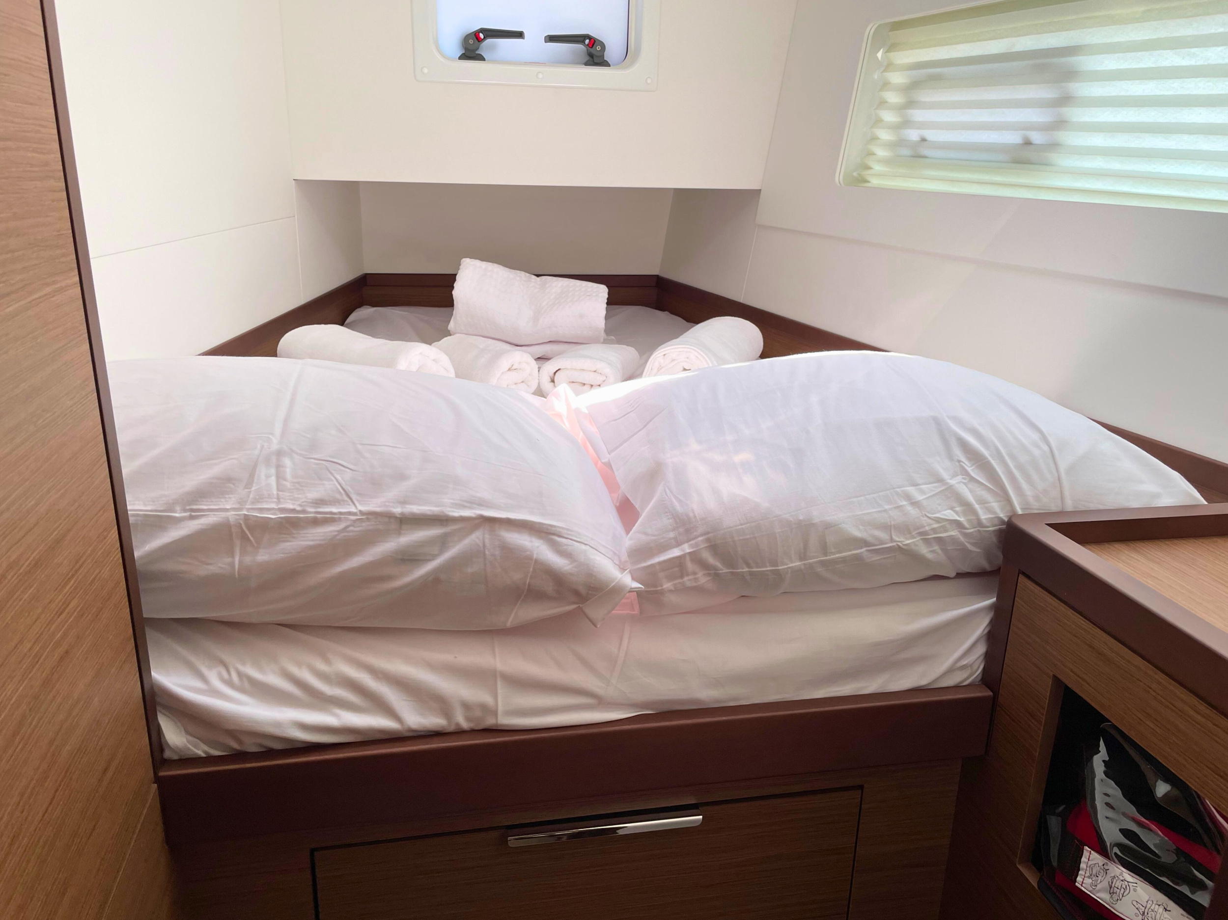 Lagoon 40 — photo 13