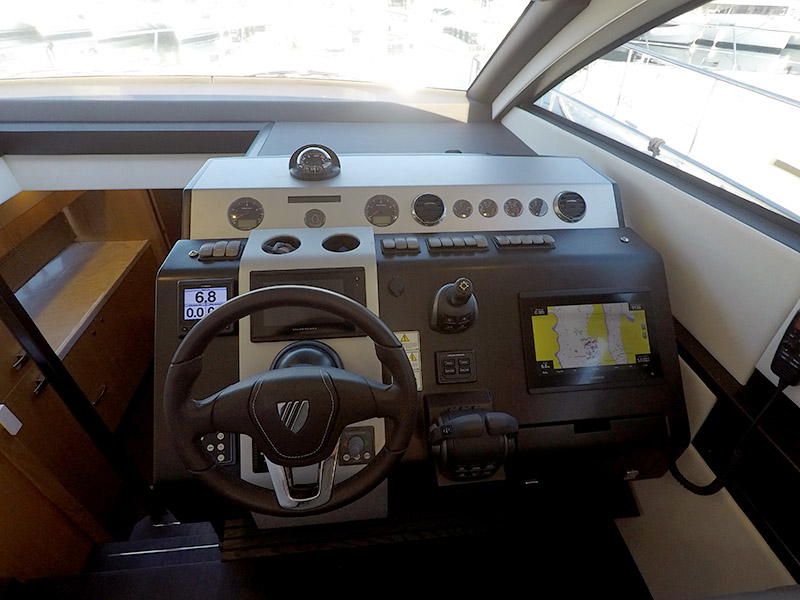 Fairline Squadron 50 — photo 19