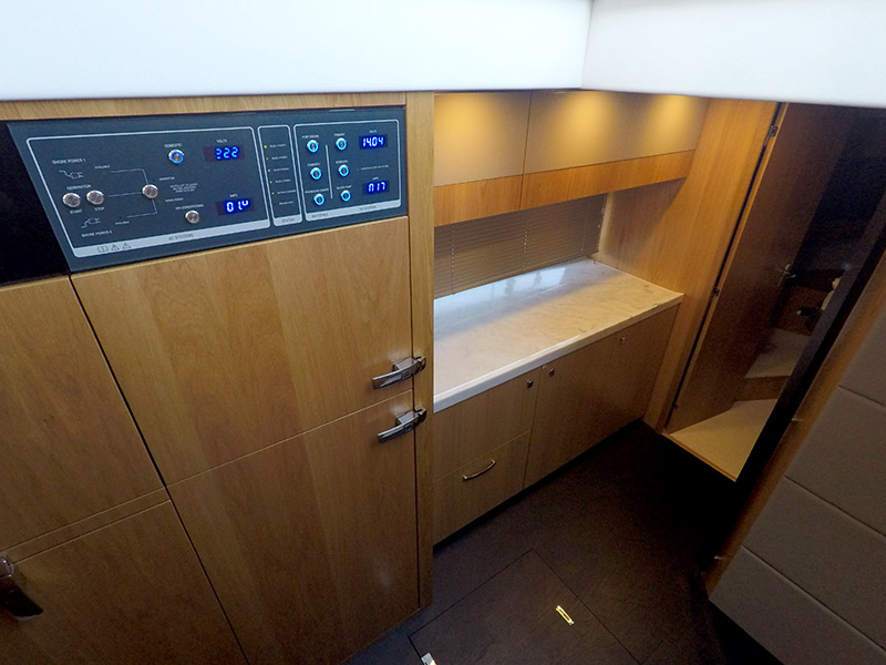 Fairline Squadron 50 — photo 10
