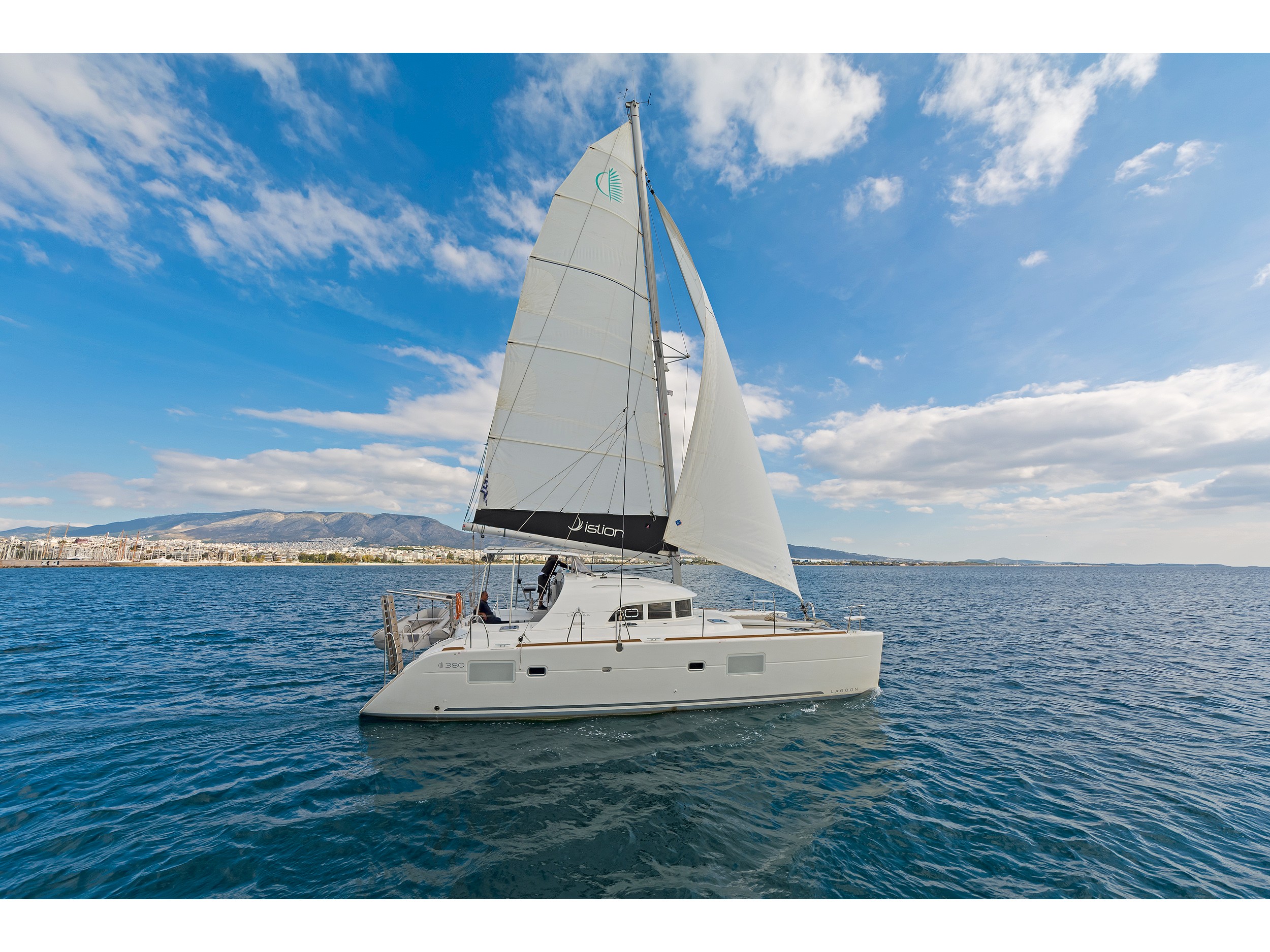 Lagoon 380 — photo 1
