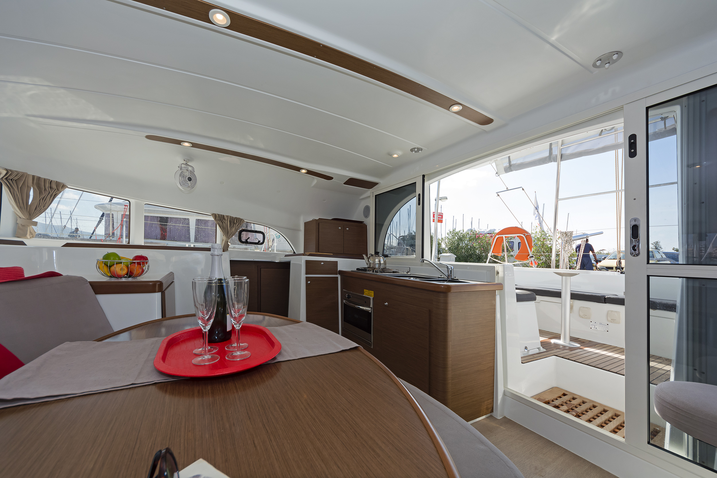 Lagoon 380 — photo 20