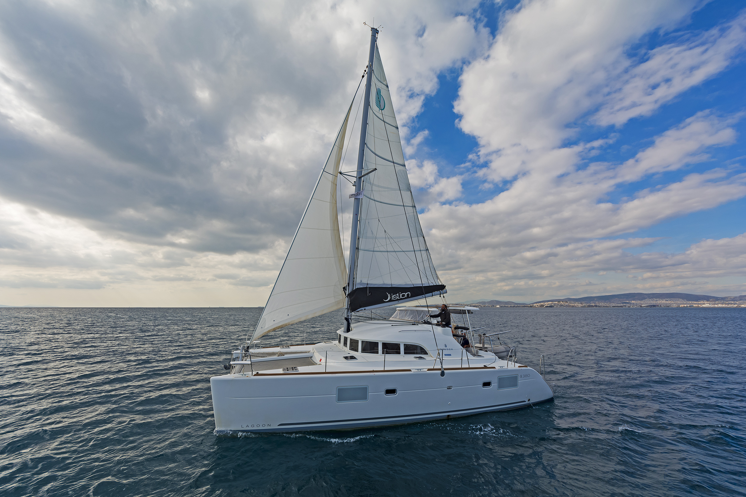 Lagoon 380 — photo 14
