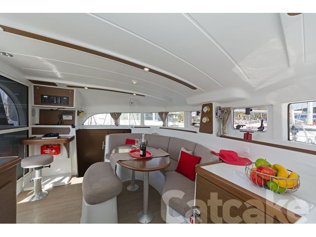 Lagoon 380 S2 — photo 23